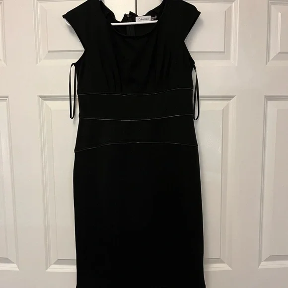Calvin Klein Zipper detail dress. Size 6 - Picture 1 of 3